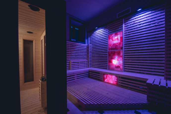 Imagen de la piscina del Hotel Bulevard Predeal. Foto 12