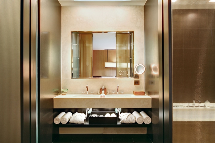 Imagen de la habitación del Hotel Bulgari Milano. Foto 7