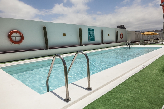 Imagen de la piscina del Hotel Bull Astoria. Foto 15