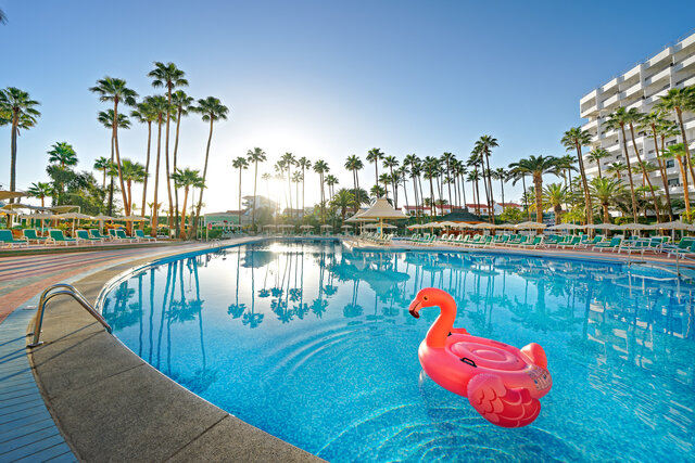 Imagen de la piscina del Hotel Bull Eugenia Victoria and Spa. Foto 17