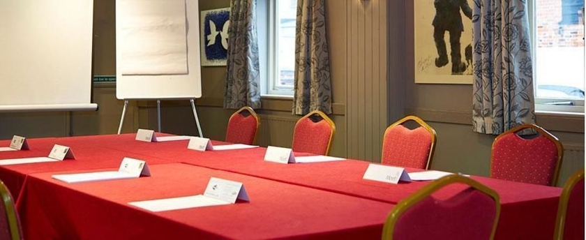 Imagen de los interiores del Hotel Bull Halstead By Greene King Inns. Foto 7