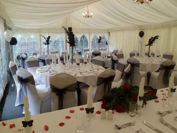 Imagen de los interiores del Hotel Bull Halstead By Greene King Inns. Foto 8