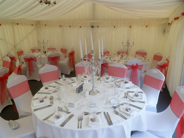 Imagen de los interiores del Hotel Bull Halstead By Greene King Inns. Foto 9