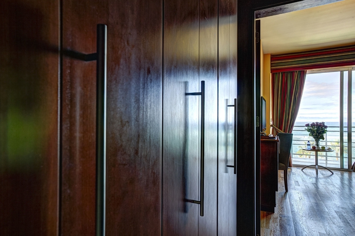 Imagen de la habitación del Hotel Bull Reina Isabel and Spa. Foto 2