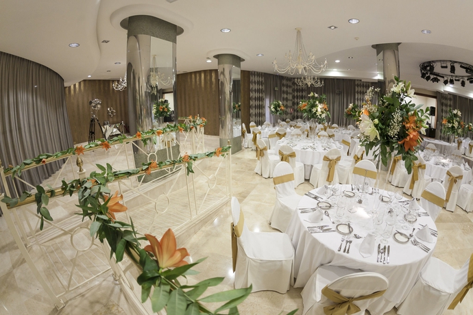 Imagen de los interiores del Hotel Bull Reina Isabel and Spa. Foto 16