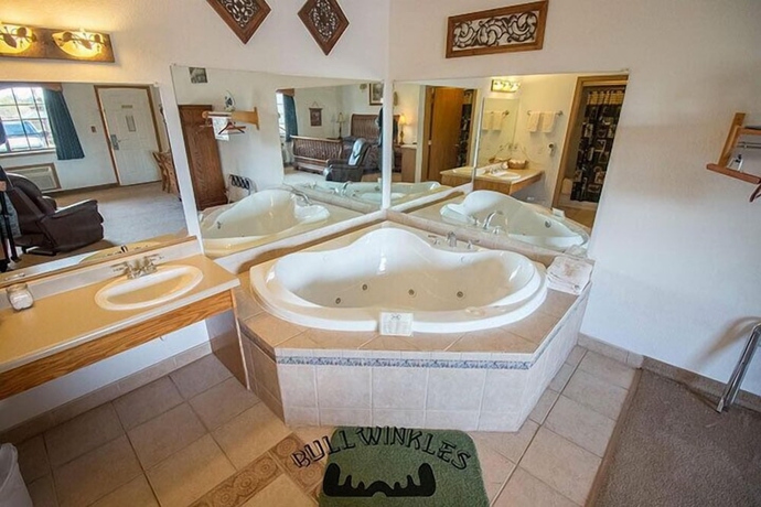 Imagen de la habitación del Hotel Bullwinkles Rustic Lodge. Foto 6