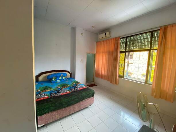 Imagen de la habitación del Hotel Bulusaraung Homestay Makassar. Foto 11