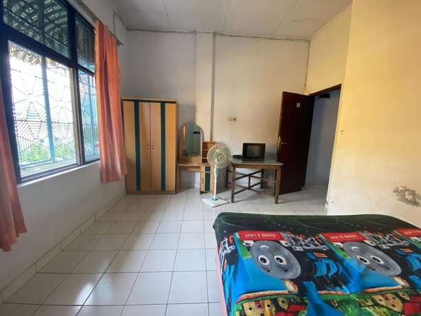 Imagen de la habitación del Hotel Bulusaraung Homestay Makassar. Foto 12