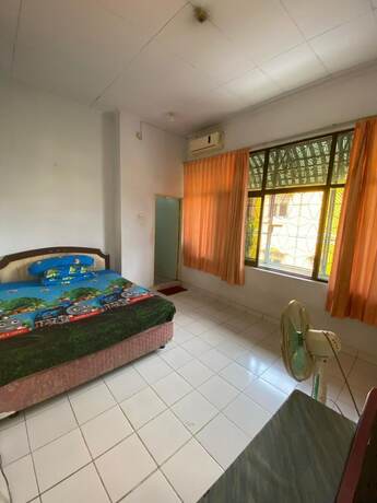 Imagen de la habitación del Hotel Bulusaraung Homestay Makassar. Foto 14