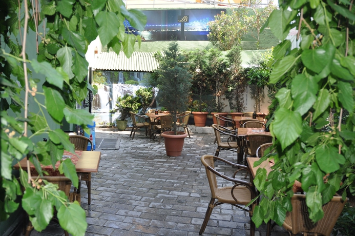 Imagen de los exteriores del Hotel Bulvar Palas Old City. Foto 10