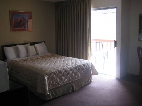 Imagen de la habitación del Hotel Bumbleberry Inn. Foto 15