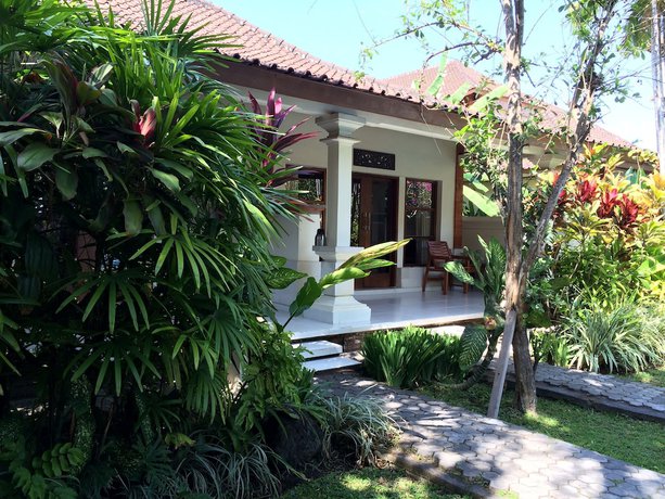 Imagen de la habitación del Hotel Bumi Ayu Bungalows. Foto 14