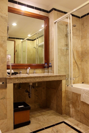 Imagen de la habitación del Hotel Bumi Senyiur. Foto 8