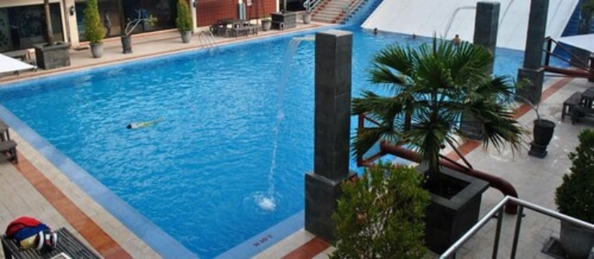 Imagen de la piscina del Hotel Bumi Senyiur. Foto 18