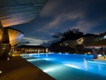 Imagen de la piscina del Hotel Bundhaya Villas Koh Lipe. Foto 14