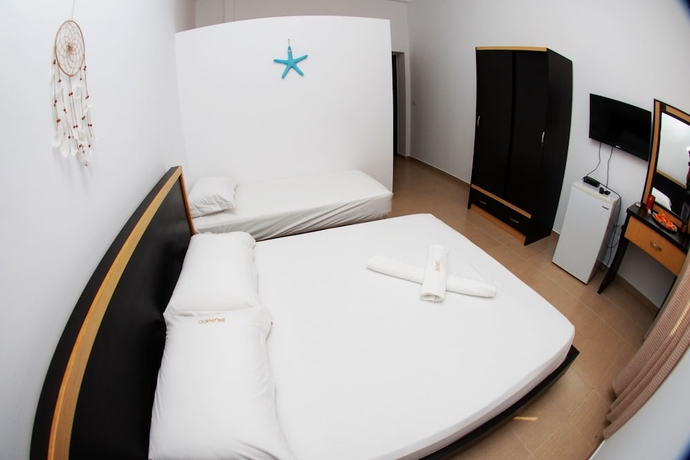Imagen de la habitación del Hotel Bunec Beach Resort. Foto 2