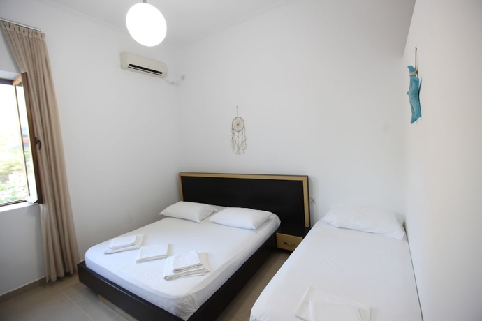 Imagen de la habitación del Hotel Bunec Beach Resort. Foto 3