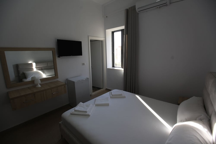 Imagen de la habitación del Hotel Bunec Beach Resort. Foto 9