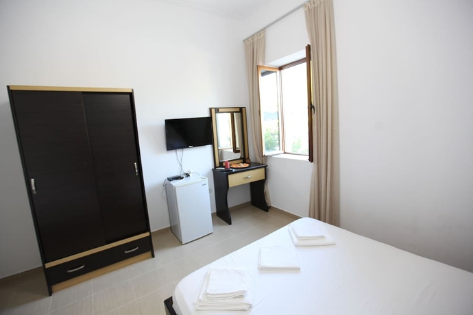 Imagen de la habitación del Hotel Bunec Beach Resort. Foto 16