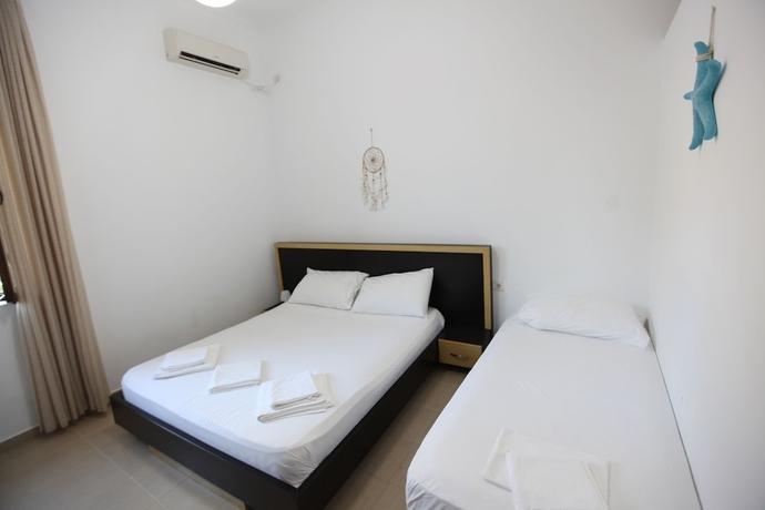 Imagen de la habitación del Hotel Bunec Beach Resort. Foto 17