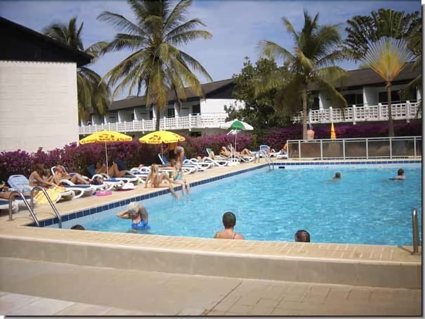 Imagen de la piscina del Hotel Bungalow Beach. Foto 19