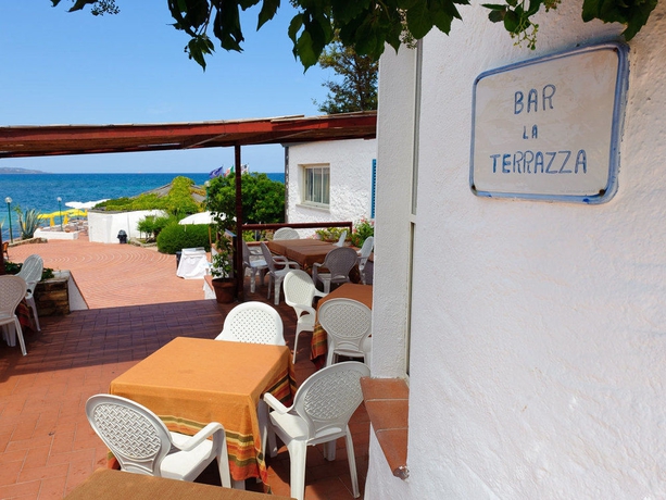 Imagen del bar/restaurante del Hotel Bungalow Club Village. Foto 2