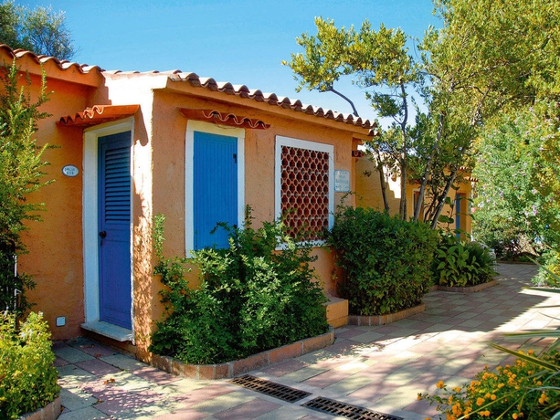 Imagen de los exteriores del Hotel Bungalow Club Village. Foto 7