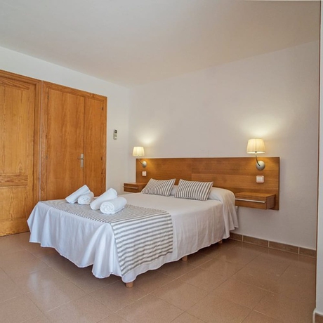 Imagen de la habitación del Hotel Bungalow Es Pins. Foto 3