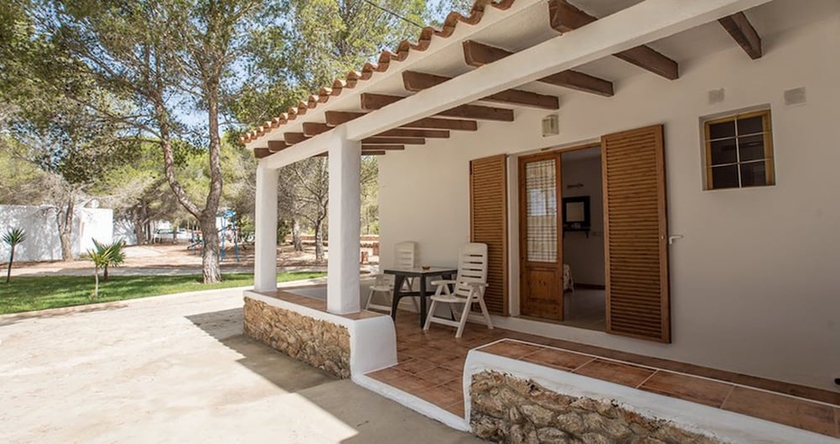 Imagen de la habitación del Hotel Bungalow Es Pins. Foto 4