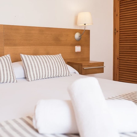 Imagen de la habitación del Hotel Bungalow Es Pins. Foto 5