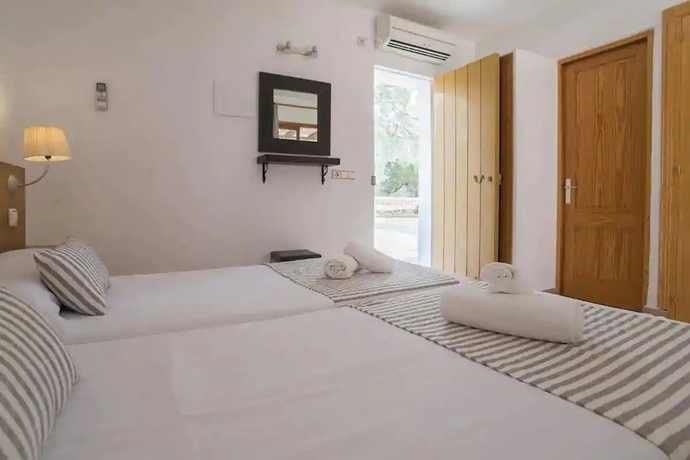 Imagen de la habitación del Hotel Bungalow Es Pins. Foto 6