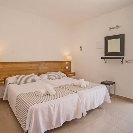 Imagen de la habitación del Hotel Bungalow Es Pins. Foto 8