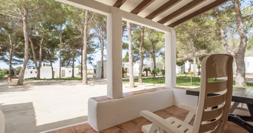 Imagen de la habitación del Hotel Bungalow Es Pins. Foto 9