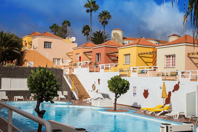Imagen de la piscina del Hotel Bungalow Serenada. Foto 8