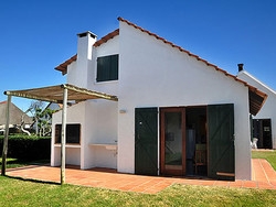 Imagen de los exteriores del Hotel Bungalows Costa Esmeralda. Foto 3