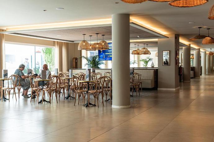 Imagen de los interiores del Hotel Bungalows Don Juan Tossa. Foto 7
