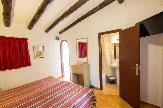 Imagen de la habitación del Hotel Bungalows Don Juan Tossa. Foto 4