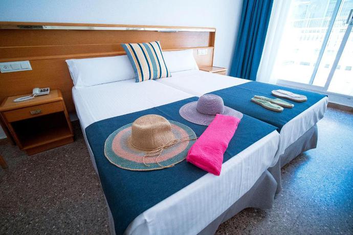 Imagen de la habitación del Hotel Bungalows Don Juan Tossa. Foto 6