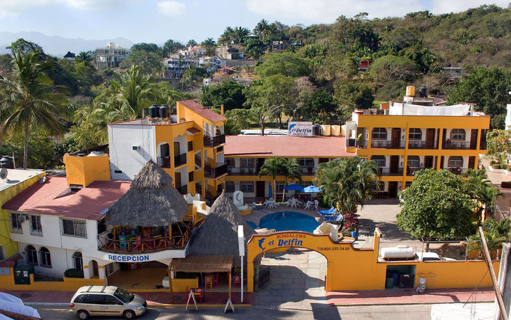 Imagen de los exteriores del Hotel Bungalows El Delfin. Foto 8