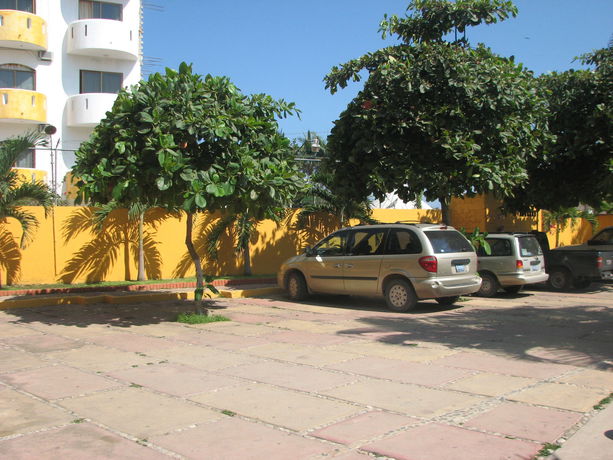 Imagen general del Hotel Bungalows El Delfin. Foto 4