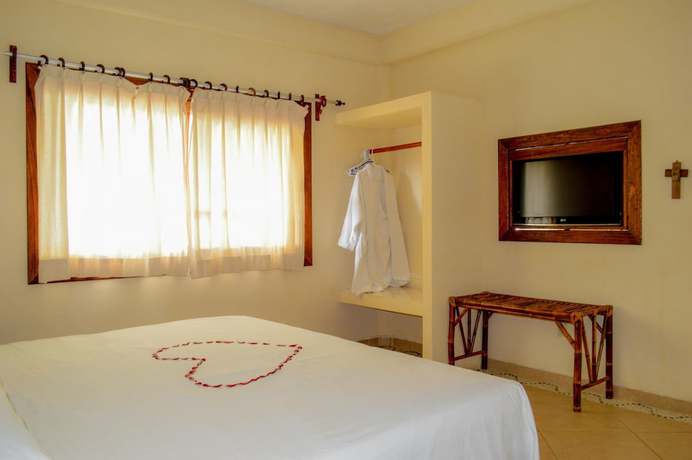 Imagen de la habitación del Hotel Bungalows La Madera, Zihuatanejo. Foto 2