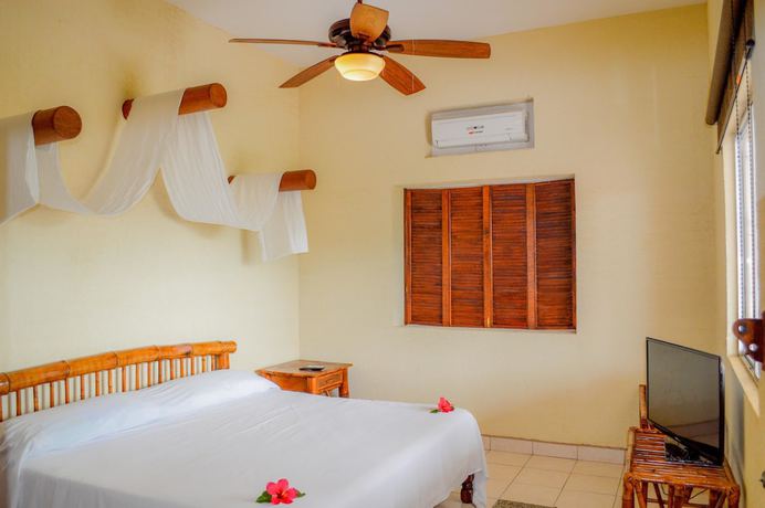 Imagen de la habitación del Hotel Bungalows La Madera, Zihuatanejo. Foto 5