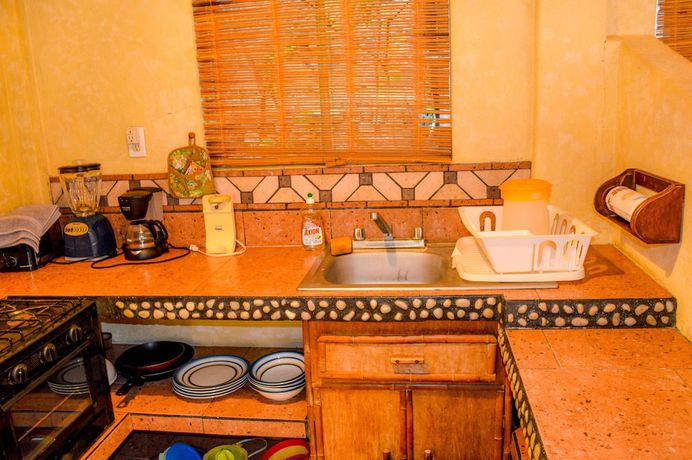 Imagen de la habitación del Hotel Bungalows La Madera, Zihuatanejo. Foto 7