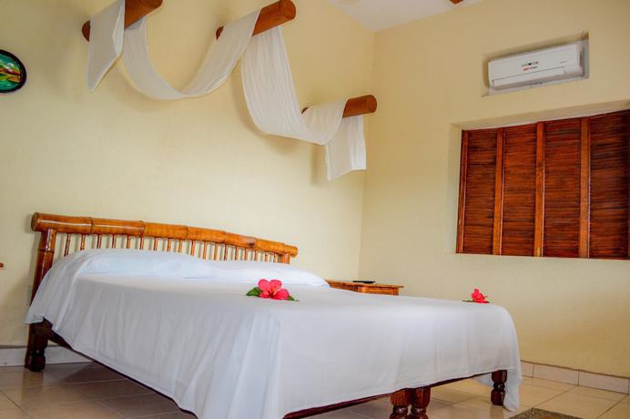 Imagen de la habitación del Hotel Bungalows La Madera, Zihuatanejo. Foto 11