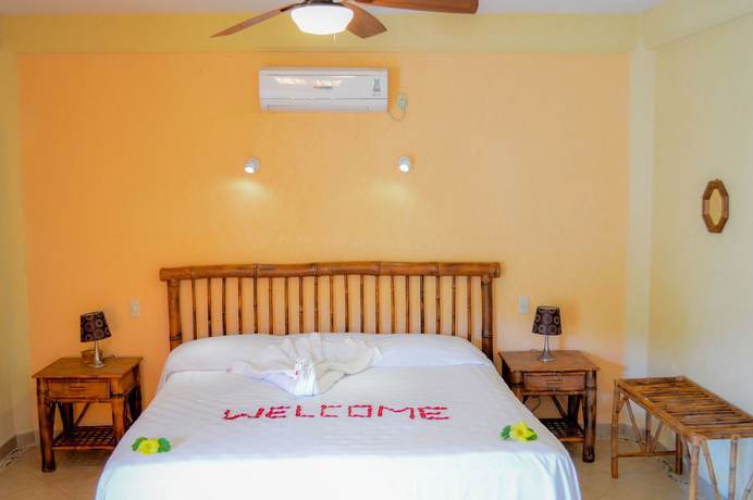 Imagen de la habitación del Hotel Bungalows La Madera, Zihuatanejo. Foto 15