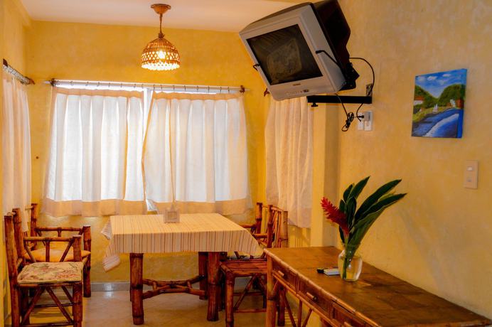 Imagen de la habitación del Hotel Bungalows La Madera, Zihuatanejo. Foto 16