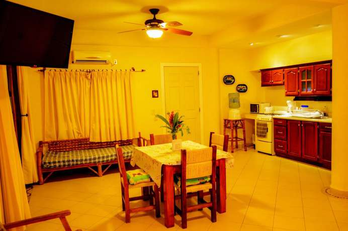 Imagen de la habitación del Hotel Bungalows La Madera, Zihuatanejo. Foto 18