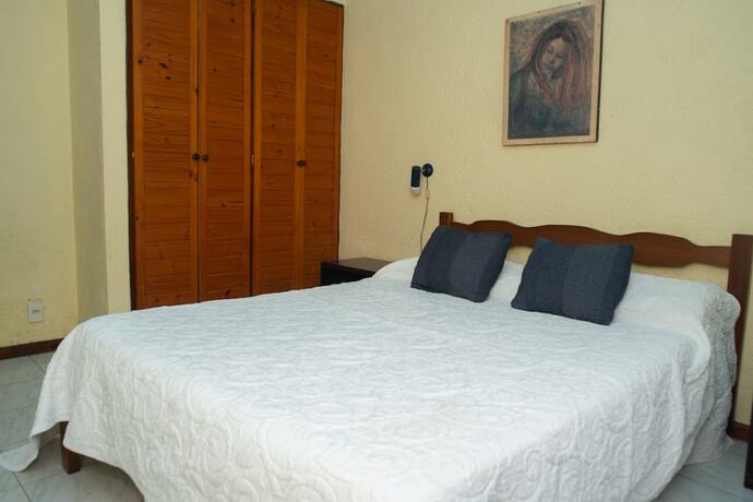 Imagen de la habitación del Hotel Bungalows Los Lucianos del Piemonte. Foto 17