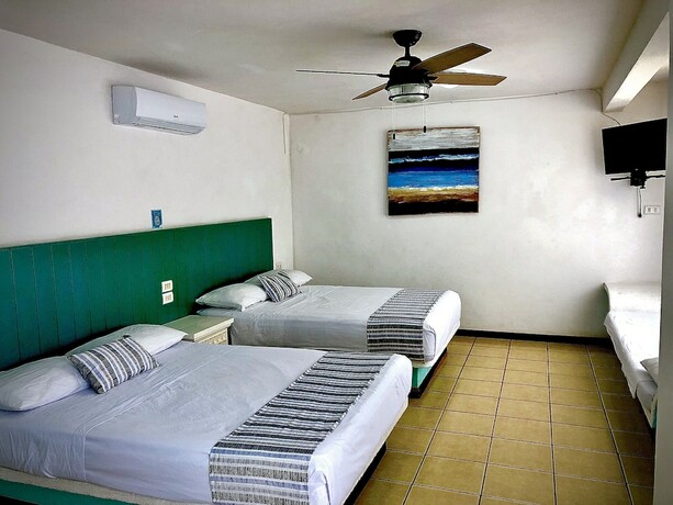 Imagen de la habitación del Hotel Bungalows Marbella Costa Esmeralda. Foto 14