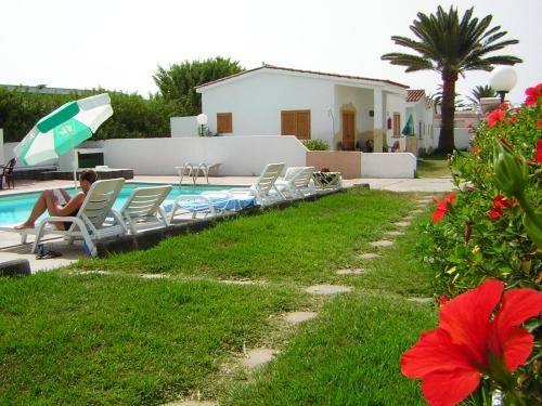 Imagen general del Hotel Bungalows Parque Cristina. Foto 8